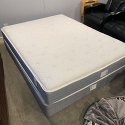 Queen size Serts Plush Mattress w boxspring