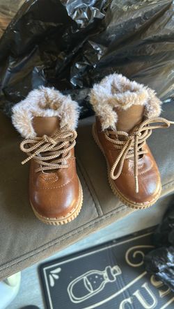 Boy's boots size 7
