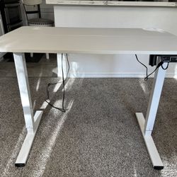 Ergonomic Adjustable Desk – Excellent Condition! ✨  