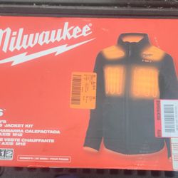 Milwaukee m12 women's axis heated jacket