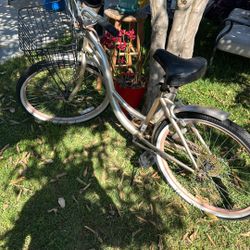 Women’s Bike With Basket