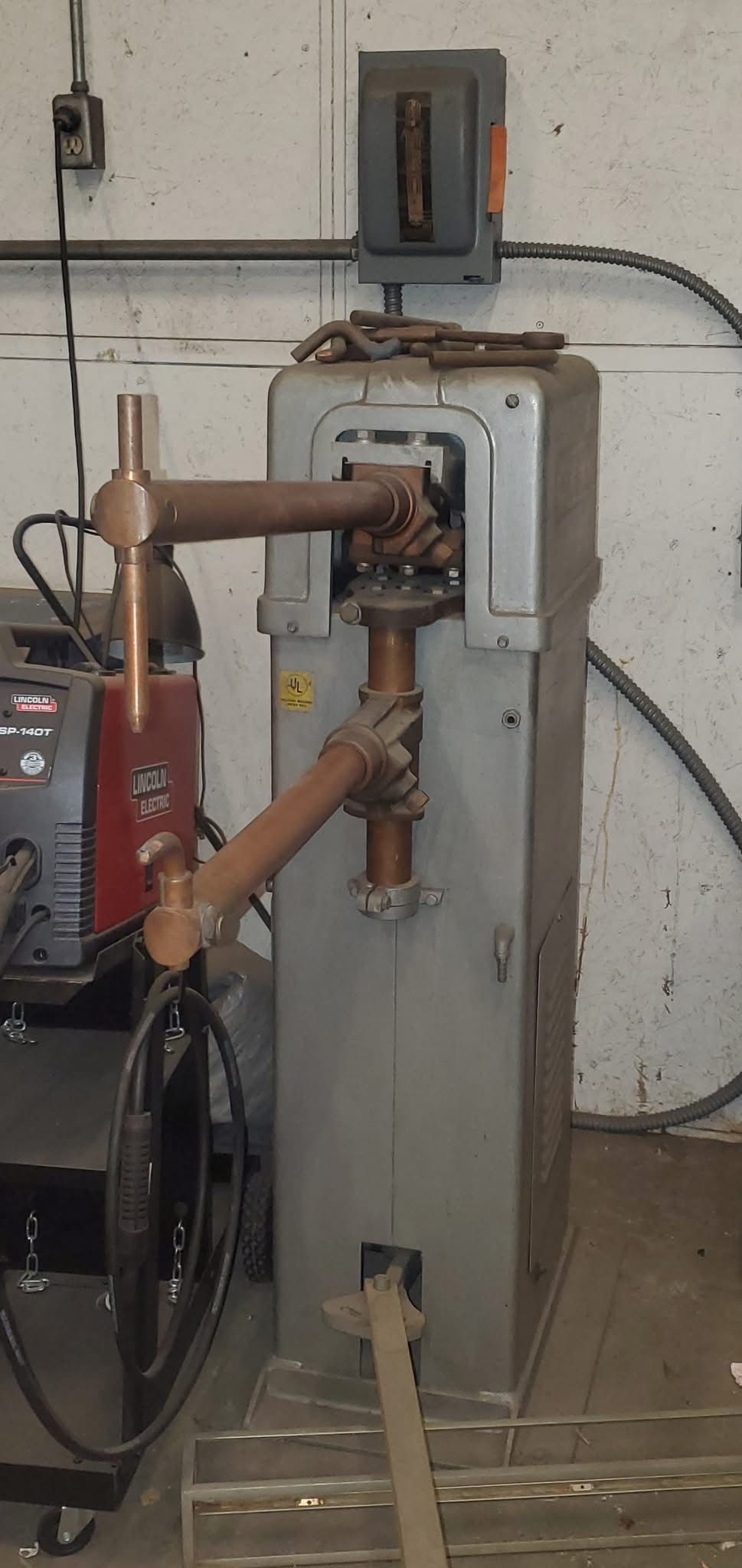 Spot welder