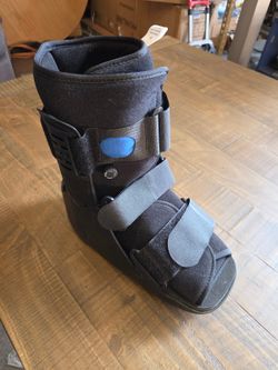 Pneumatic Air CAM Walker Fracture Boot, Short / Low-Top, Size Medium, Universal