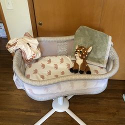 Halo swivel bassinet