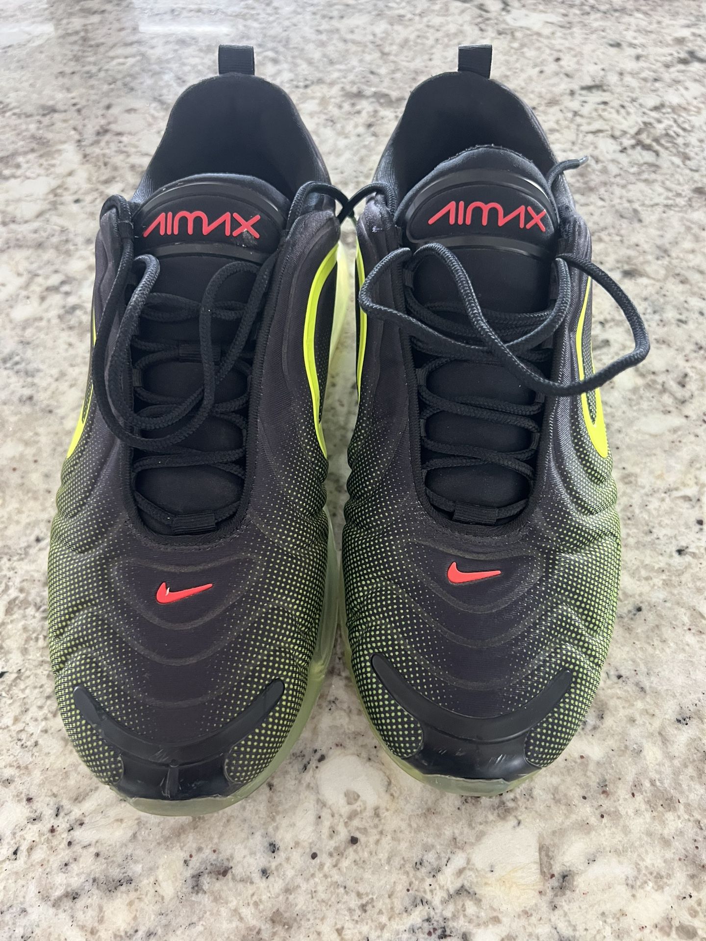 Nike Air Max 720 Neon