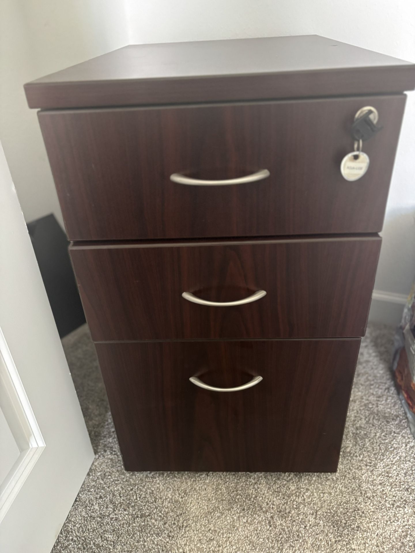 Filing Cabinet With Lock