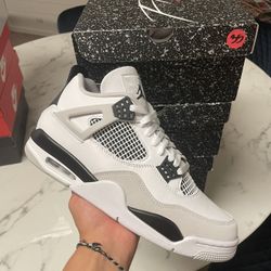 Jordan 4 “Military Black”