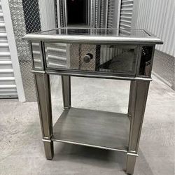 End Table/Night Stand