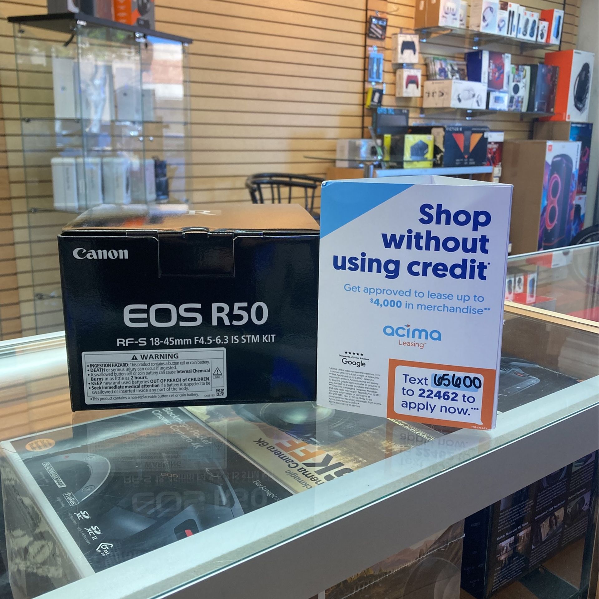 Canon EOS R50 With 18 45mm Kit