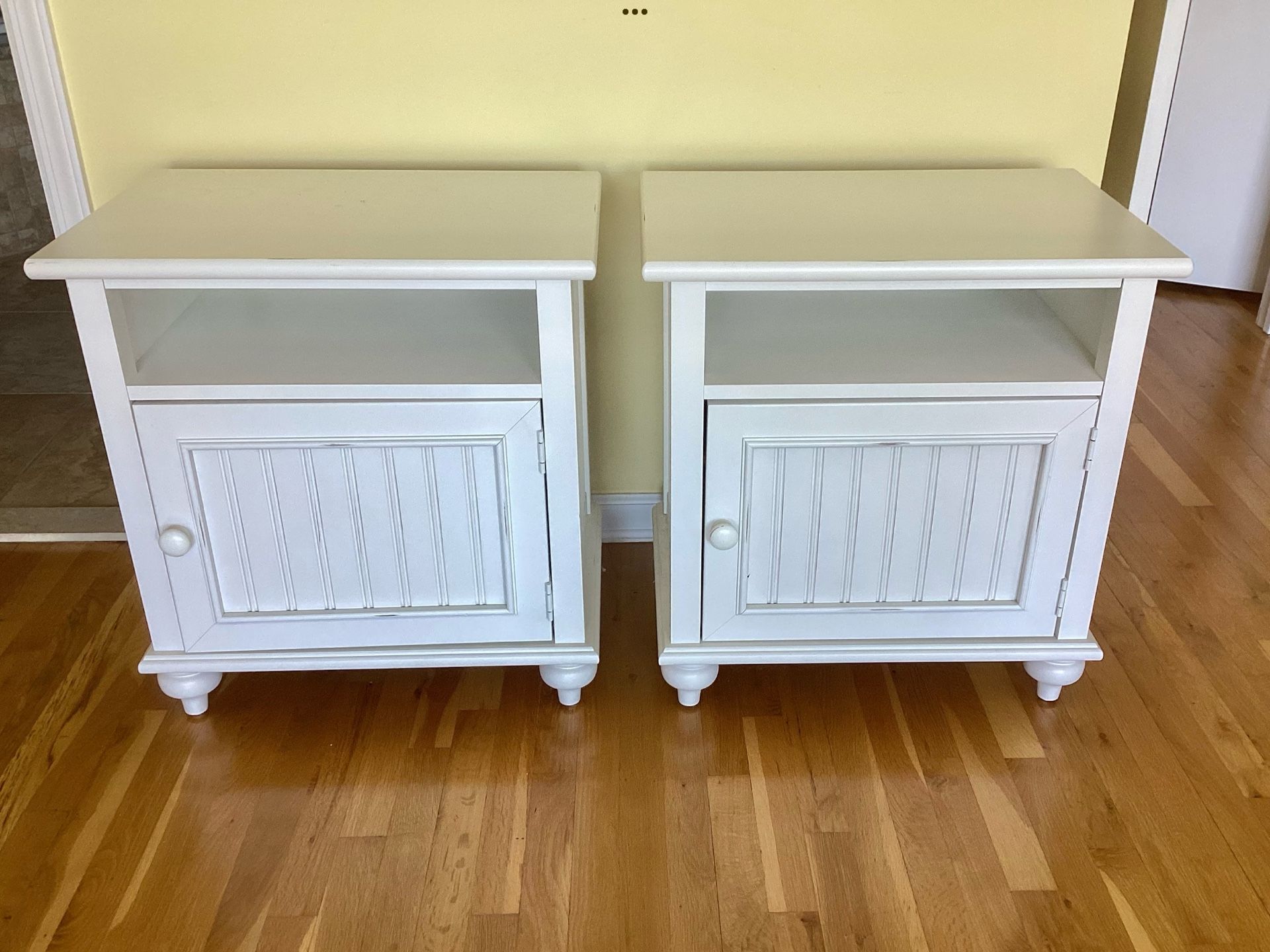 3 Preowned White Wood Nightstands Accent Tables Cabinets End Tables Wainscoting Shelf