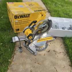 DeWalt 779 ( 15 Amp Corded 12 in. Double Bevel Sliding Compound Miter Saw, Blade Wrench and Material Clamp