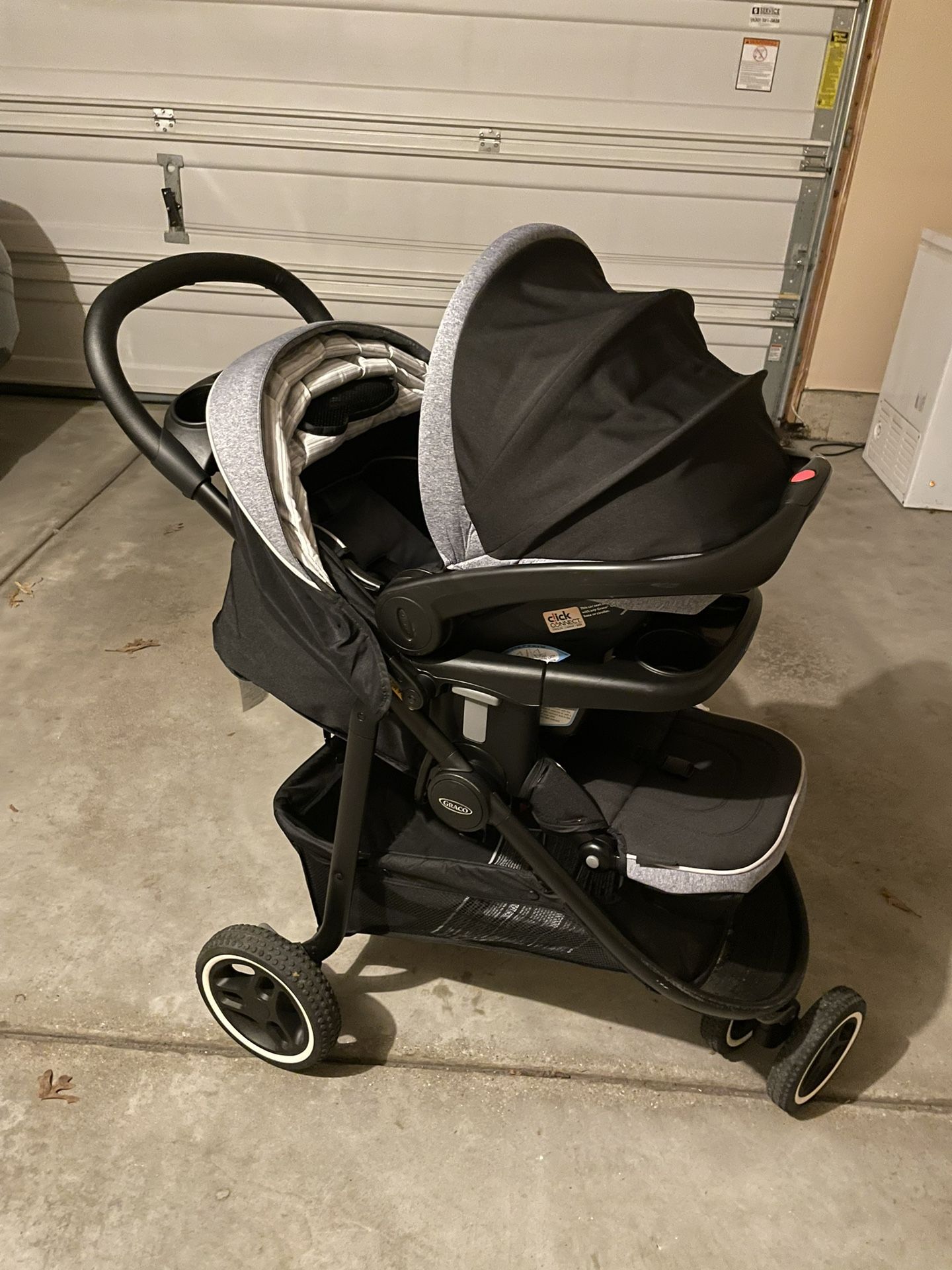 Graco Travel System..Stroller, Car Seat And Base