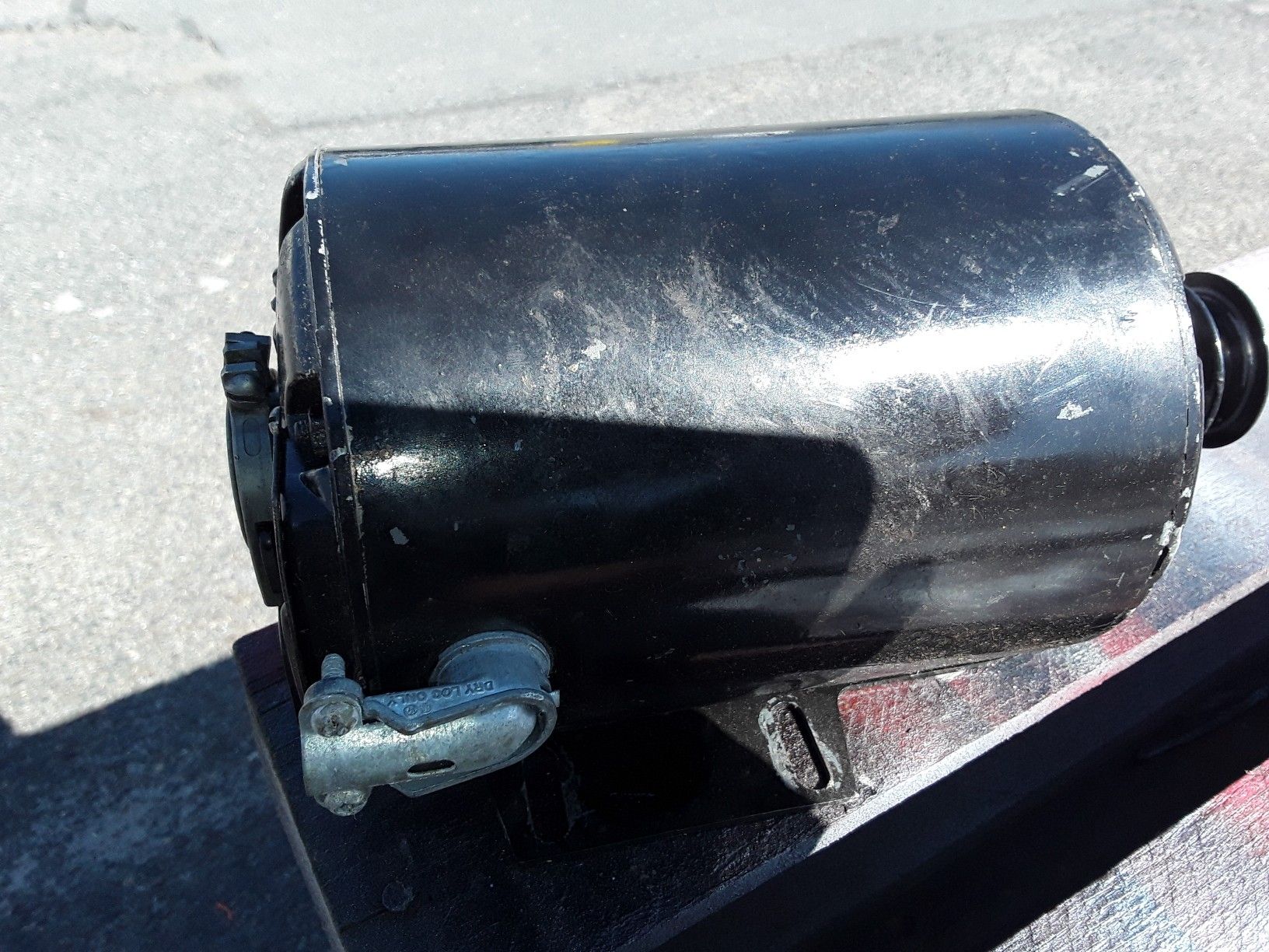 1/4 Hp Electric Motor Like New Condition. Made by GE.