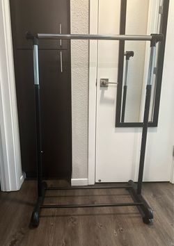 Adjustable metal garment clothing rack / Chrome &black