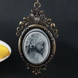 GORGEOUS CAMEO GIRL NECKLACE WITH CHAIN 