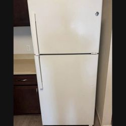 Full Size Household Refrigerator Fridge Freezer GE