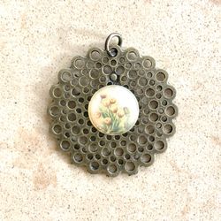 🌼 Pretty, vintage, antique gold tone pendant with yellow orange tulip flowers artwork center