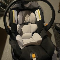 Chicco Keyfit Infant Carrier Car seat With Two Bases