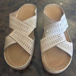 Women’s Size 11 Sandals New Tan