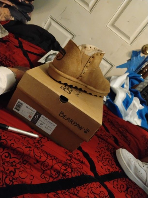 Bearpaw Boots size 6 For Women