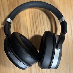 Sennheiser’s HD 4.50BTNC Bluetooth headphones 