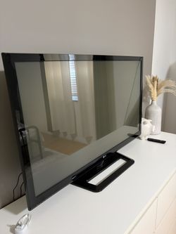 LG TV 45 in (not smart)