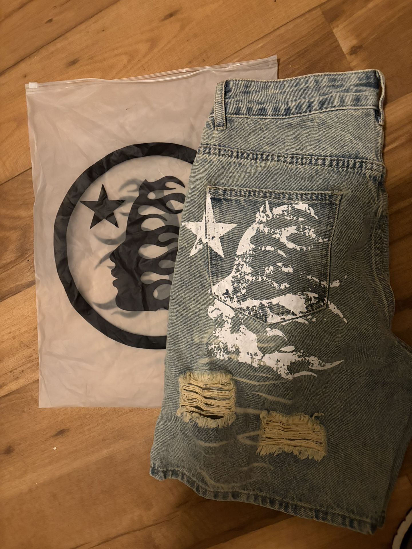 “HELLSTAR DENIM SHORTS”