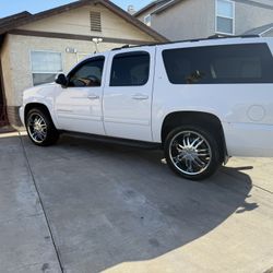 2011 Chevy Suburban LT 4x4 