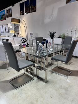 Dining set! Liquidacion store moving! Floor models pieces 