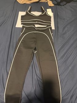 Alo Yoga Sports Bra and Leggings Set