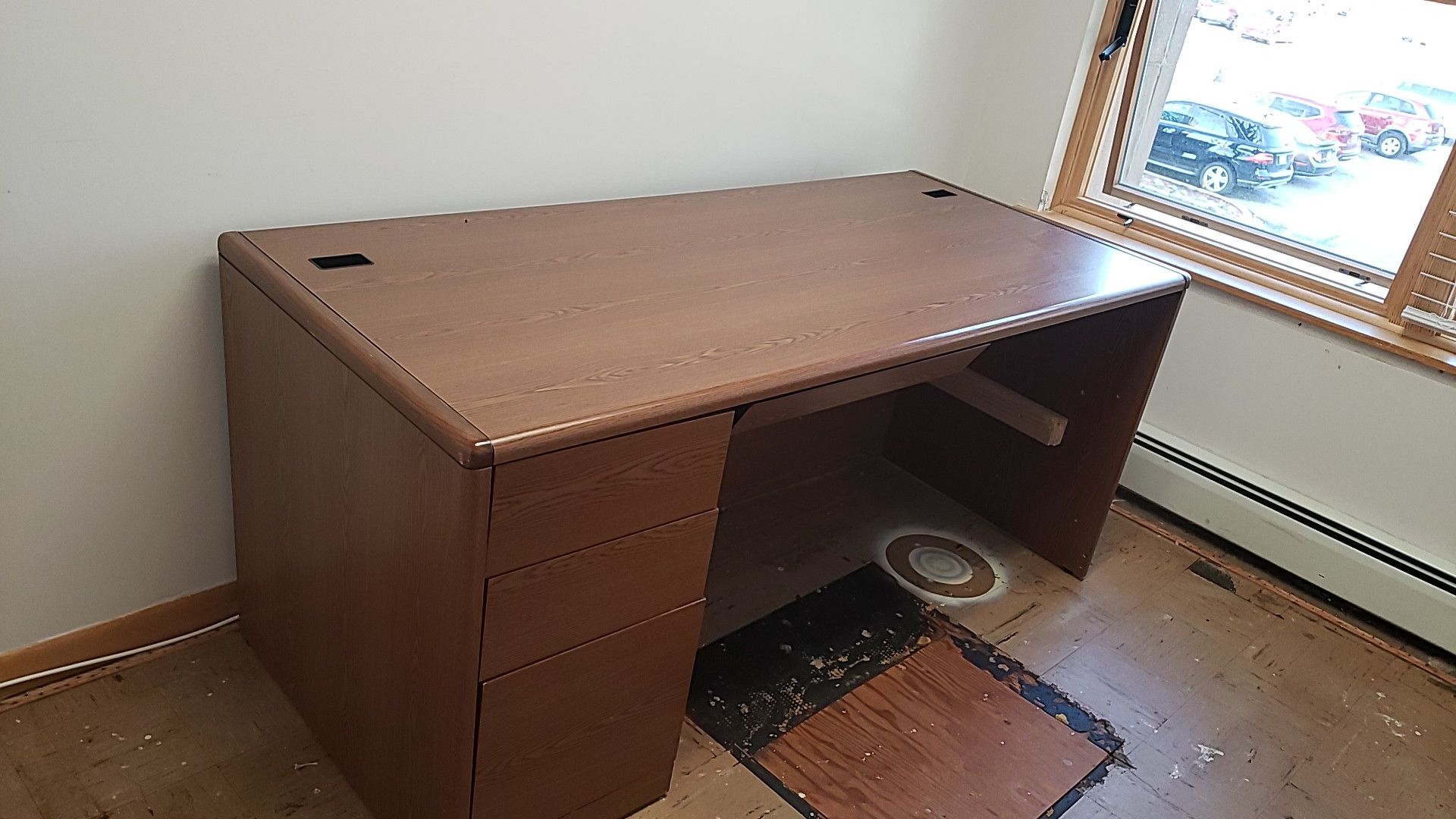 Free desk