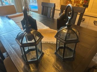 Outdoor light fixtures
