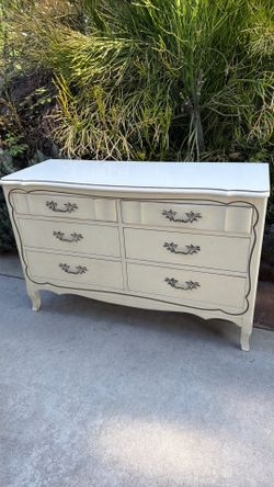 Vintage dresser/mirror