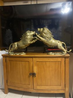 I am selling two bronze lions, solid bronze, measuring 17 and a half inches high and 27 inches long. I am asking for $350 for both, the price is firm.