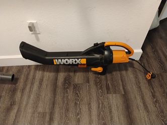 Leaf  blower bundle Worx and Husqvarna $40.00 for the pair