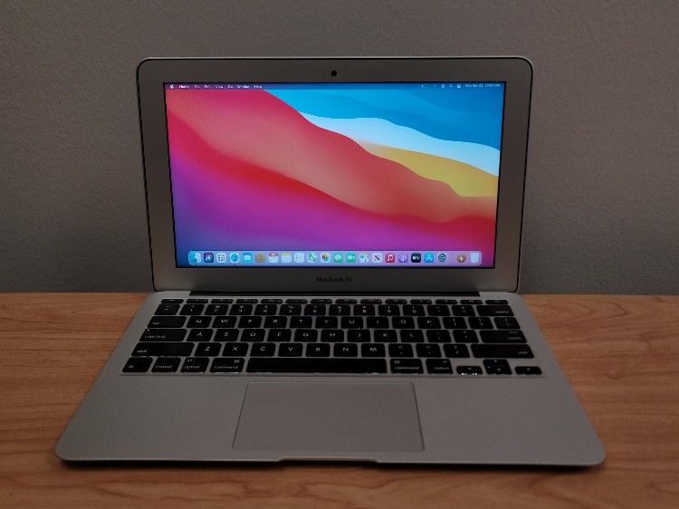 Macbook Air i5 processor 4Gb memory 11" 126SSD