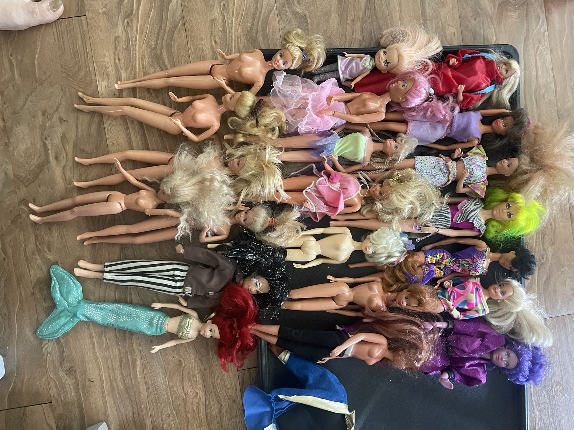 Vintage Barbies Dolls (Pick Up )1985 Mattel. 1968,1966,,1976, Ken Dolls Frome 1968,85,Barbies And Ken’s For Sale YearAll For $10.00 . Hall Espanol