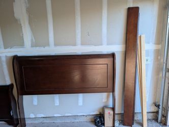 Dark Wood Queen Sleigh Bed Frame