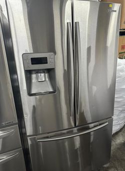 Samsung French Door Fridge with Ice and Water Dispenser