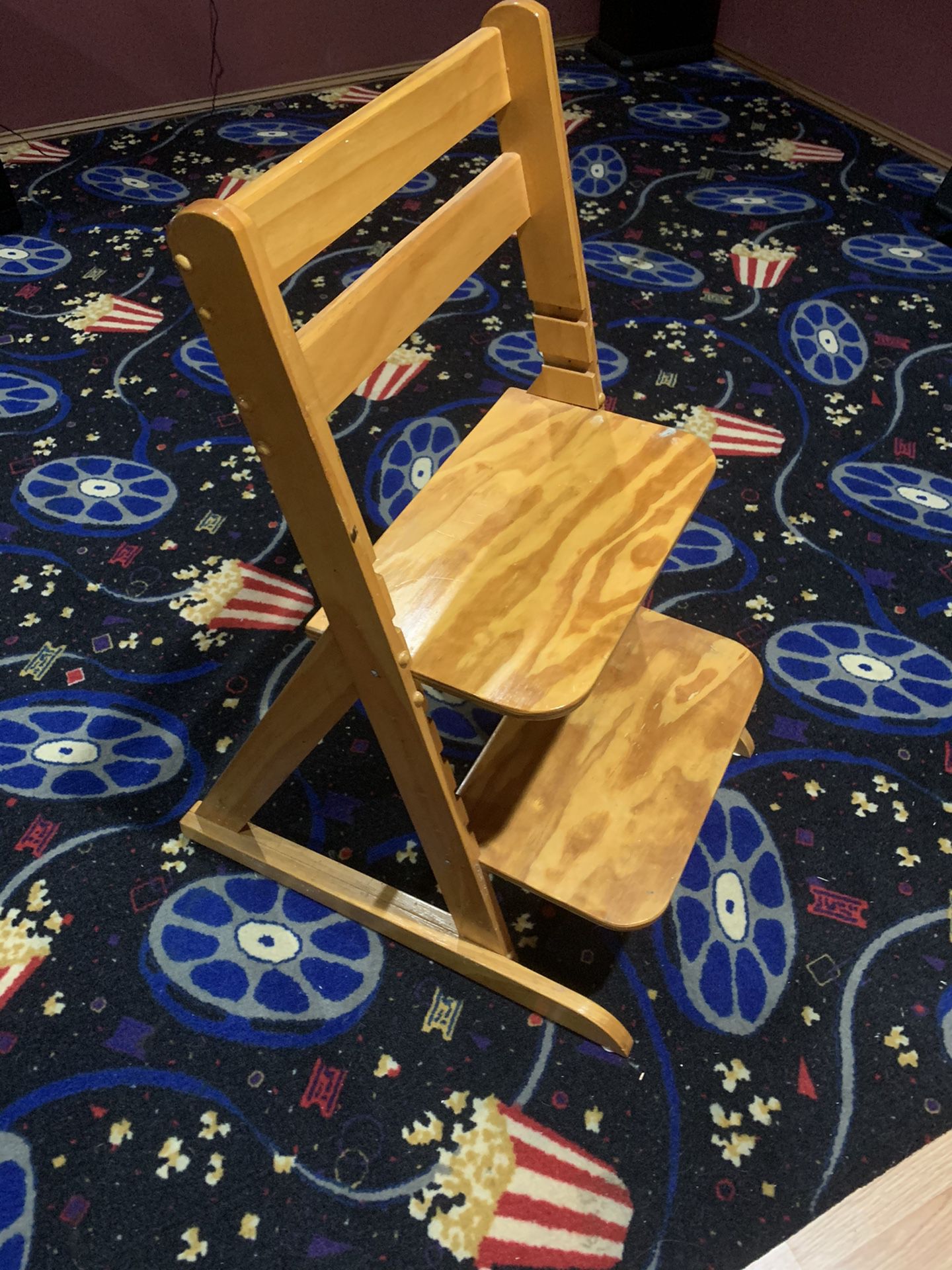Adjustable high-chair/booster seat
