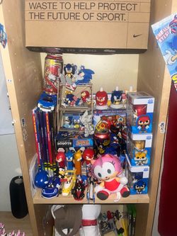 Sonic merch (dm me about the things u like in here)