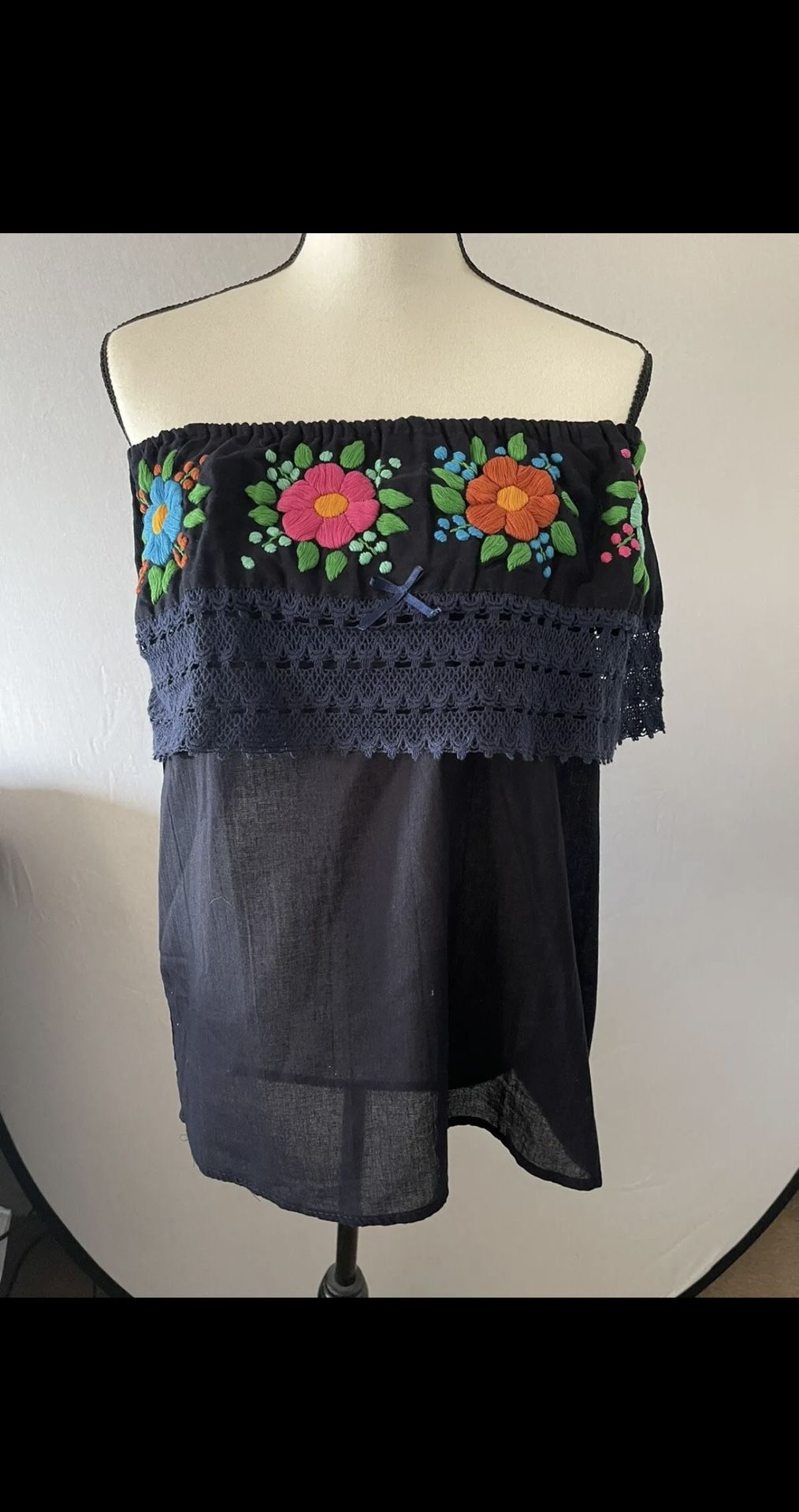 Off shoulders embroidered blouse