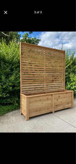 Rectangular cedar with 6 foot trllis