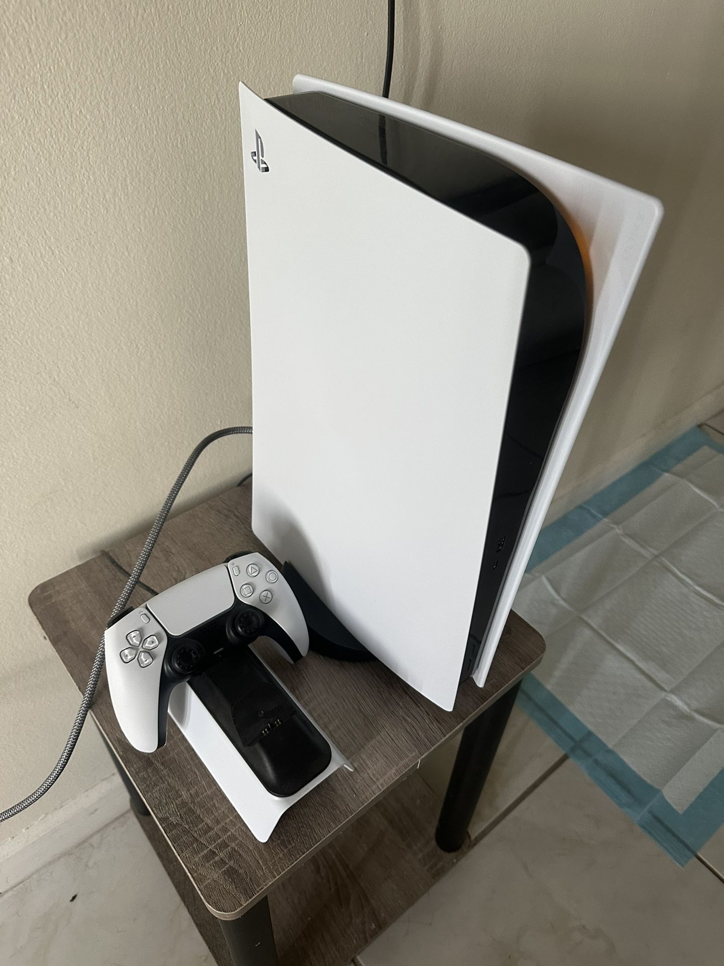 PS5 + CONTROLLER CHARGING STATION