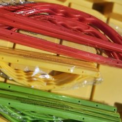 Set Of 12 Bag Clips 3 Different Sizes (4 Of Each)