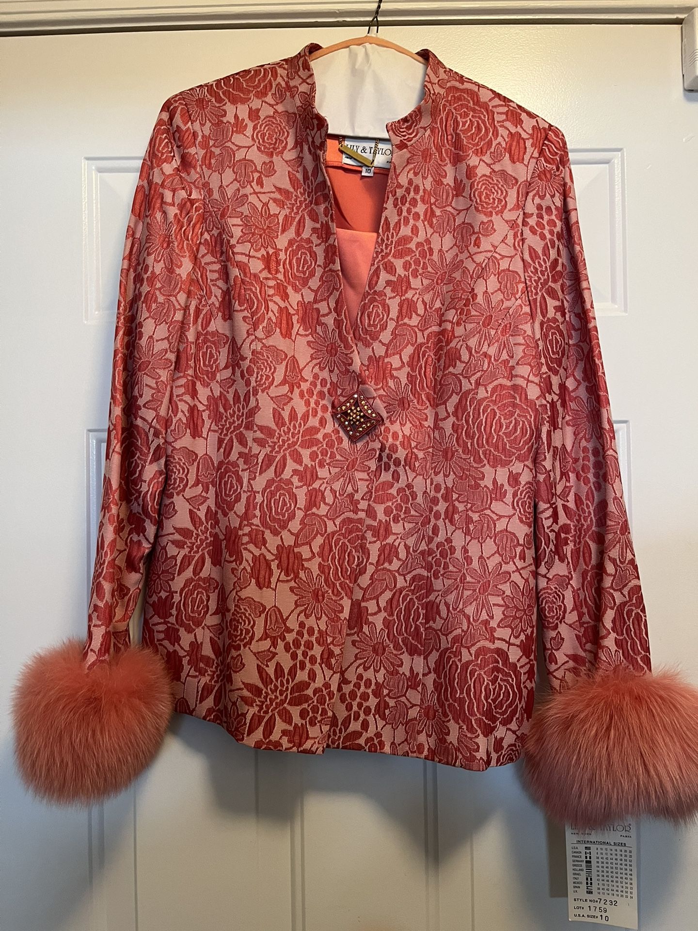 New Lily & Taylor 2pc Suit With Fox Fur Cuffs