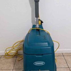 Tennant R3 Carpet Cleaner - Only 69 Hours (Like New)