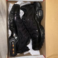 Black Air Max Plus 