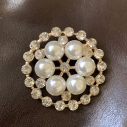 NEW Faux Pearl and Jewel Brooch
