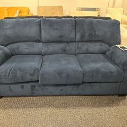 💙SimpleJoy Sofa and Loveseat
Ashley Furniture$20 Down Payment and delivery available 